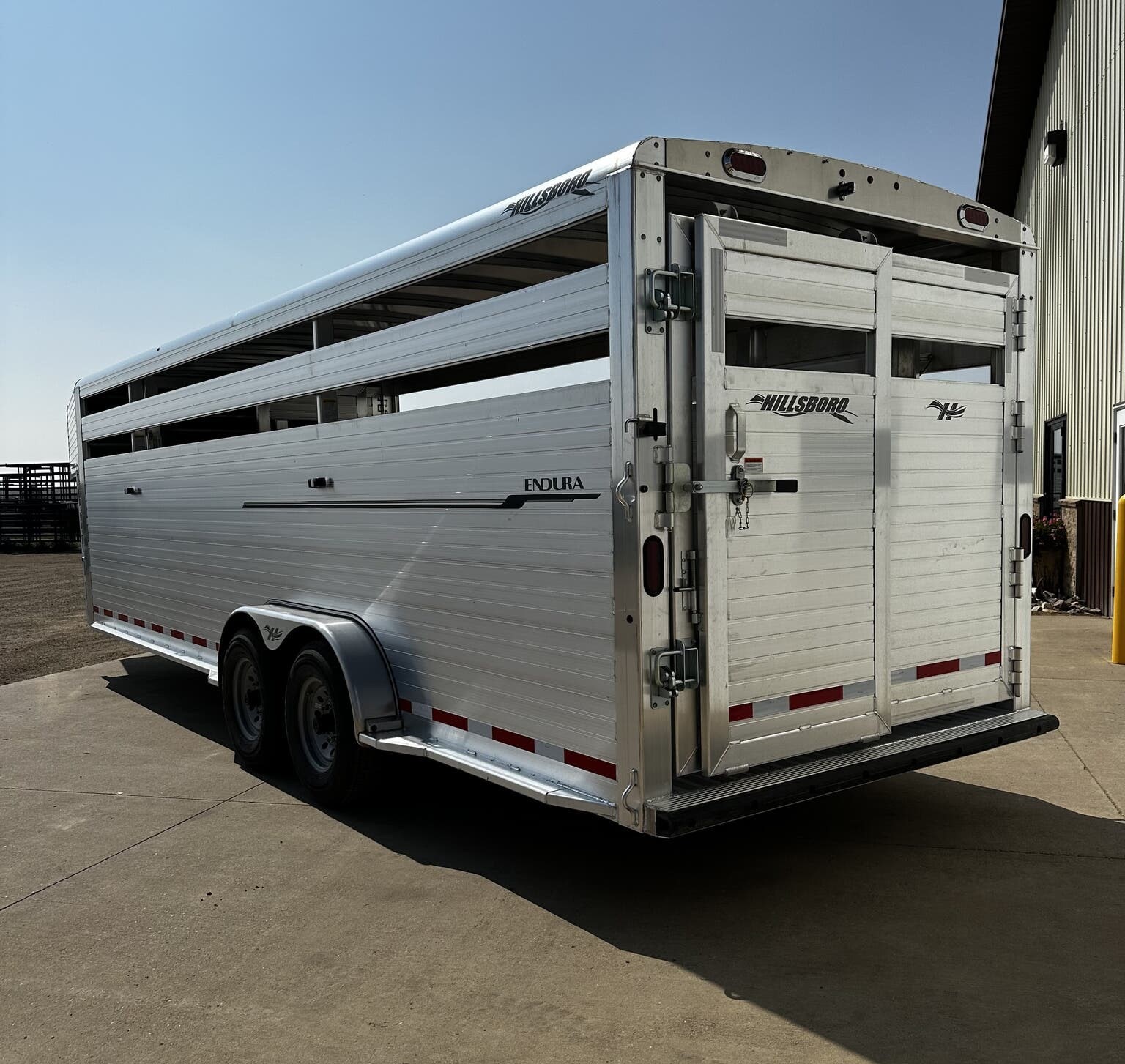 New 2024 Hillsboro 24′ Livestock Trailer – Three Compartments - Image 16