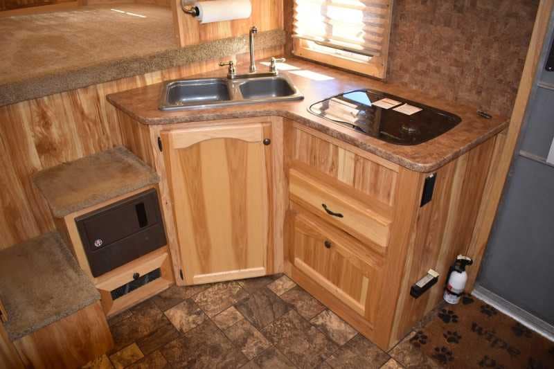 2015 Lakota 8411GLQ 4 Horse Trailer with 11′ Short Wall - Image 12