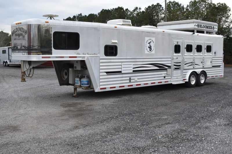 2003 Bloomer 8414LQ 4 Horse Trailer with 14′ Short Wall - Image 6