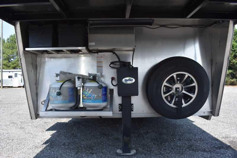 2020 Bison Laredo 3 Horse Trailer with 11′ Short Wall - Image 6