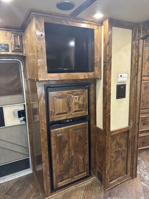 2007 4 Star 4 Horse 14′ Outlaw LQ Slide Out - Image 17