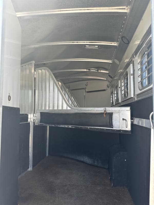2007 4 Star 4 Horse 14′ Outlaw LQ Slide Out - Image 9