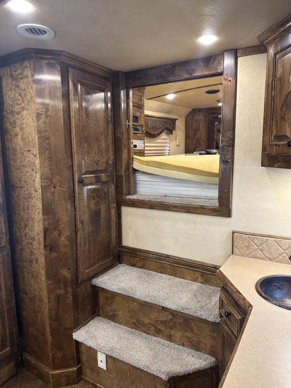 2007 4 Star 4 Horse 14′ Outlaw LQ Slide Out - Image 11