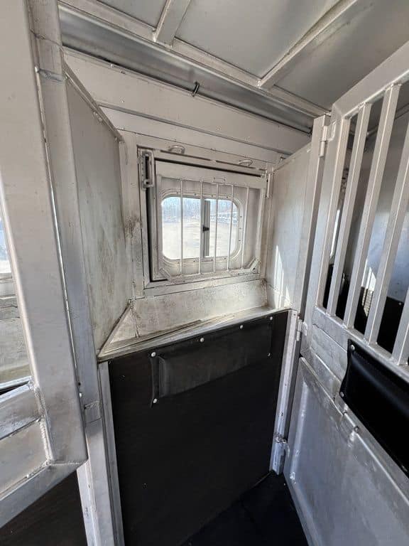 2009 Platinum Coach 3 H 16′ SW w/Outlaw Conversion - Image 18