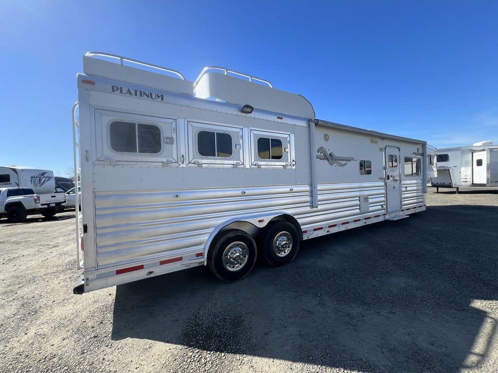 2009 Platinum Coach 3 H 16′ SW w/Outlaw Conversion - Image 4