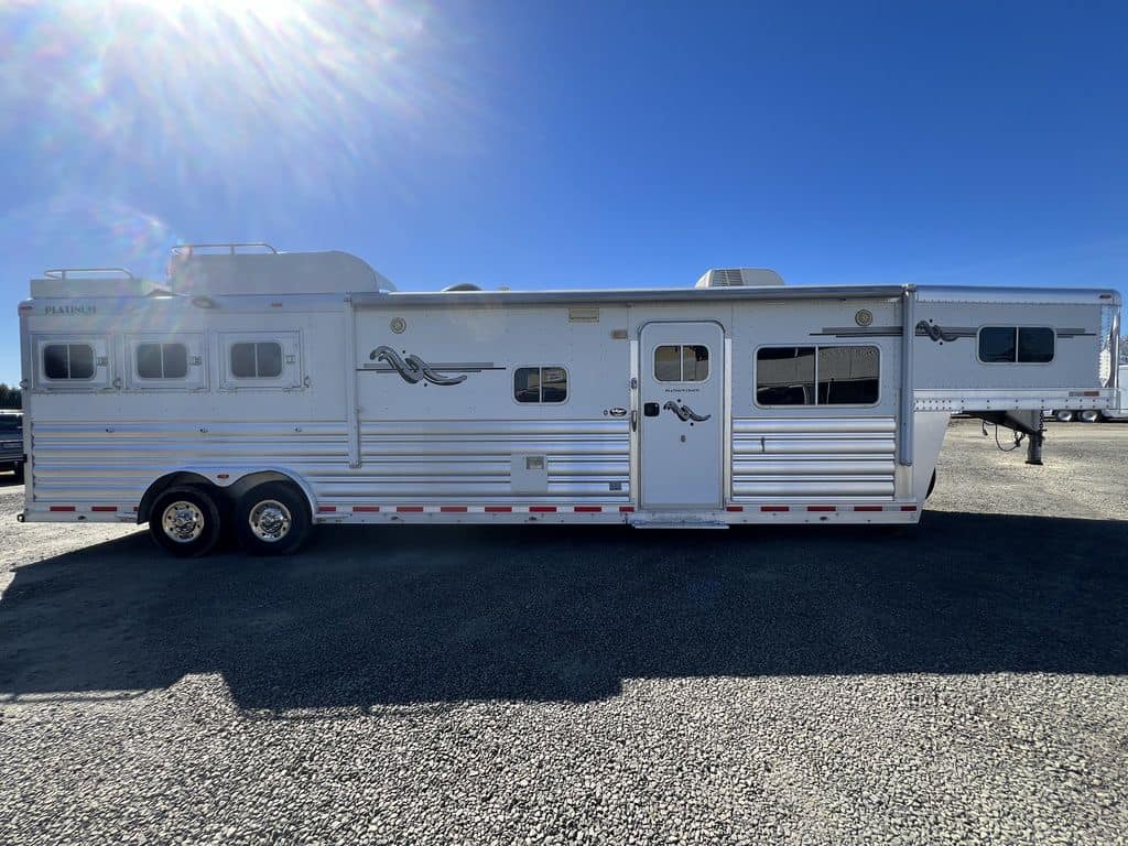 2009 Platinum Coach 3 H 16′ SW w/Outlaw Conversion - Image 3