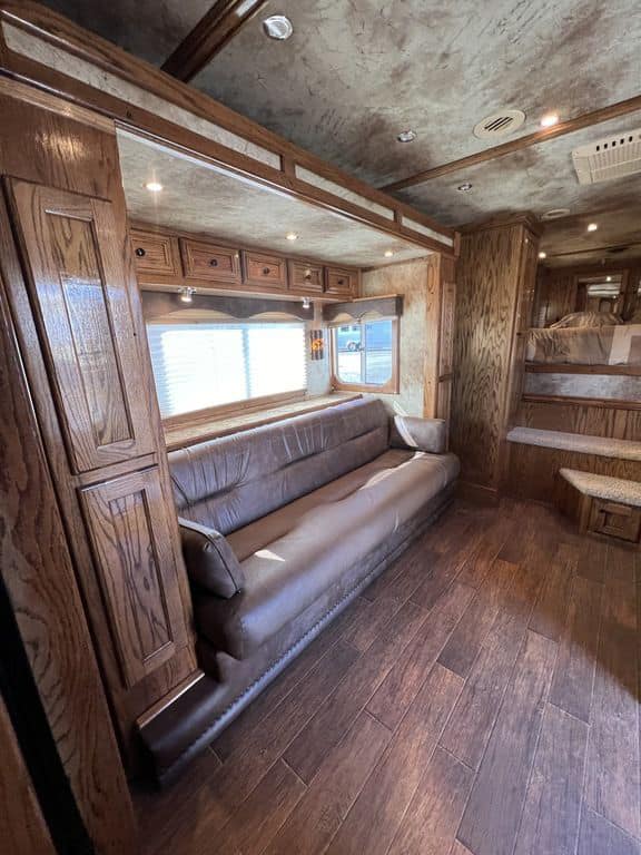 2009 Platinum Coach 3 H 16′ SW w/Outlaw Conversion - Image 25