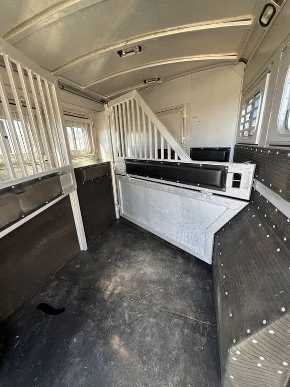 2009 Platinum Coach 3 H 16′ SW w/Outlaw Conversion - Image 17