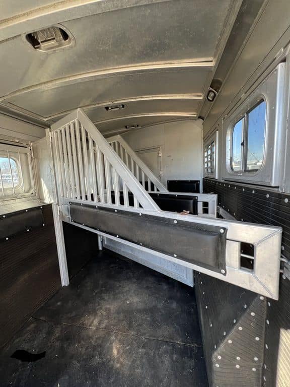 2009 Platinum Coach 3 H 16′ SW w/Outlaw Conversion - Image 15