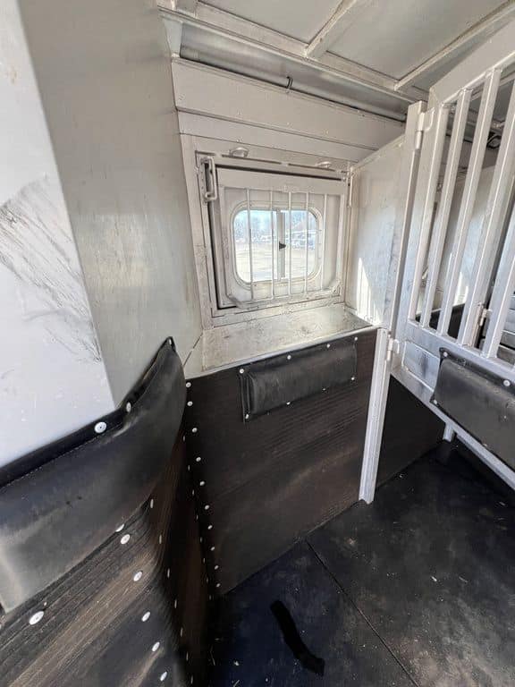 2009 Platinum Coach 3 H 16′ SW w/Outlaw Conversion - Image 16