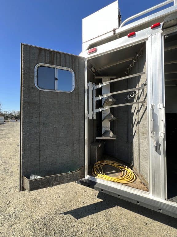 2009 Platinum Coach 3 H 16′ SW w/Outlaw Conversion - Image 14