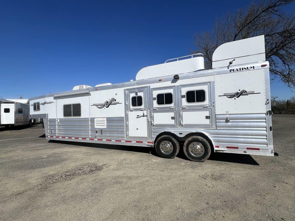 2009 Platinum Coach 3 H 16′ SW w/Outlaw Conversion - Image 7