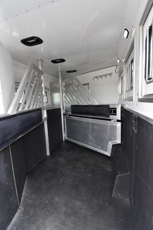 2018 Lakota Bighorn 3 Horse Living Quarters - Image 8