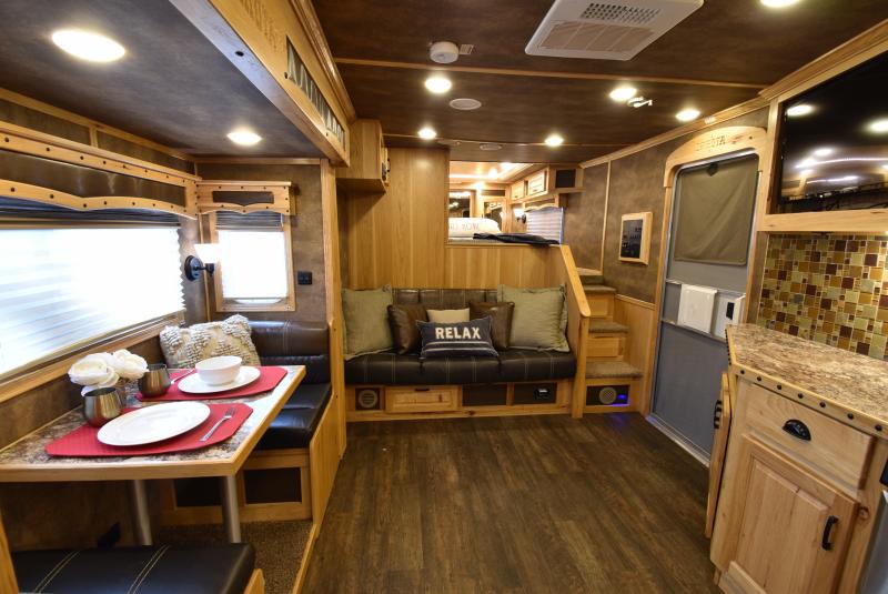 2018 Lakota Bighorn 3 Horse Living Quarters - Image 12