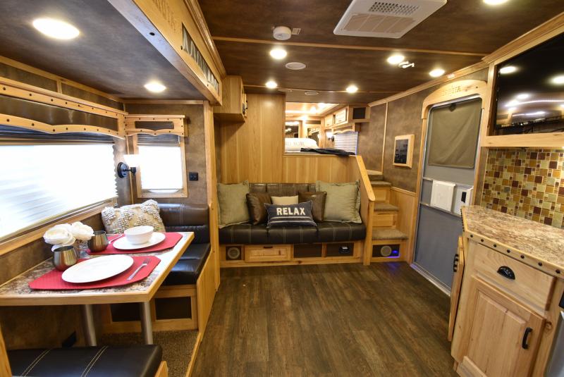 2018 Lakota Bighorn 3 Horse Living Quarters - Image 13