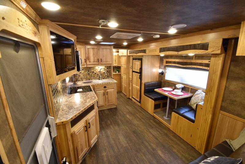 2018 Lakota Bighorn 3 Horse Living Quarters - Image 14